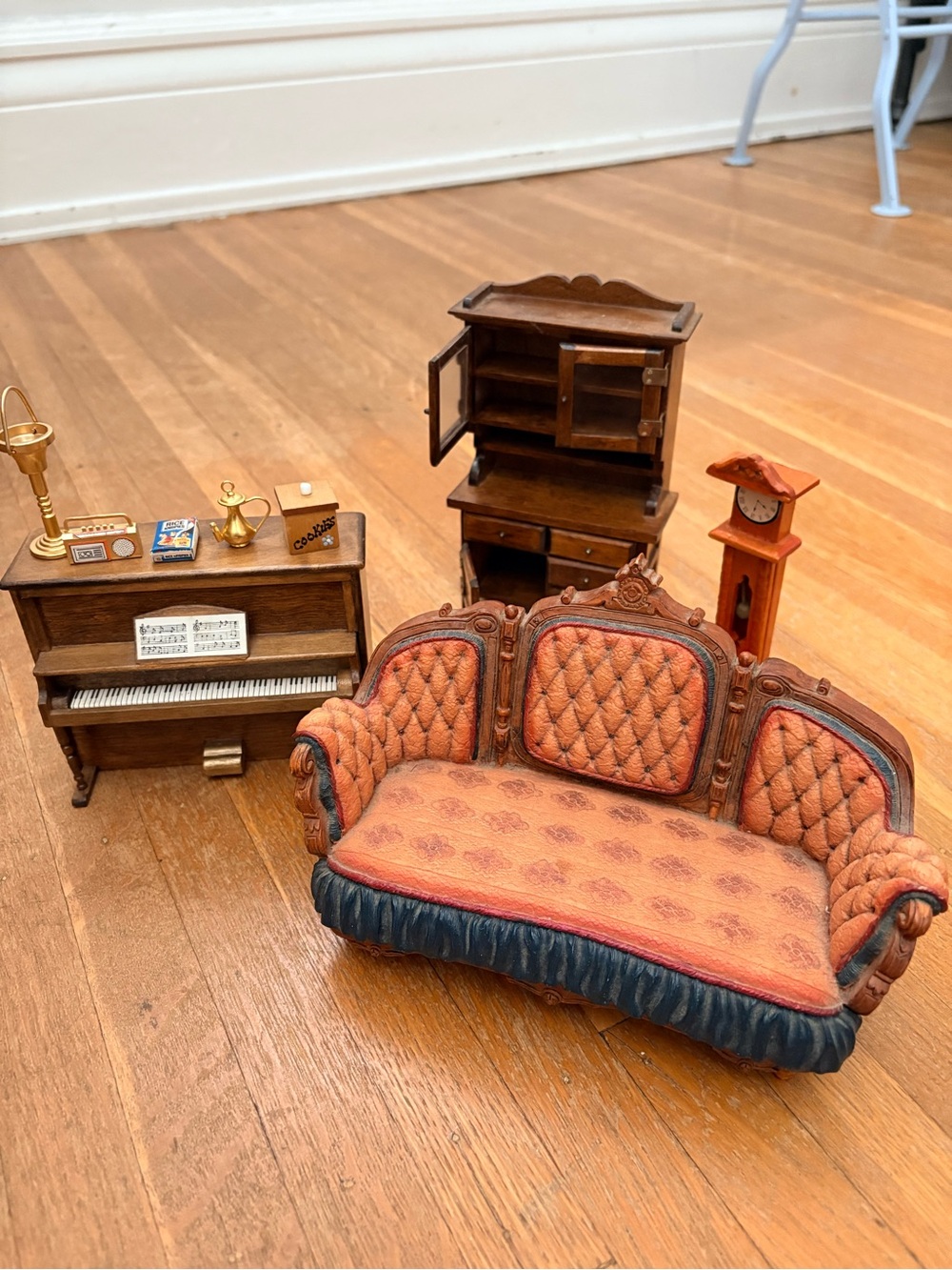 Vintage Dollhouse 1:12 scale furniture set - collectors items!!!